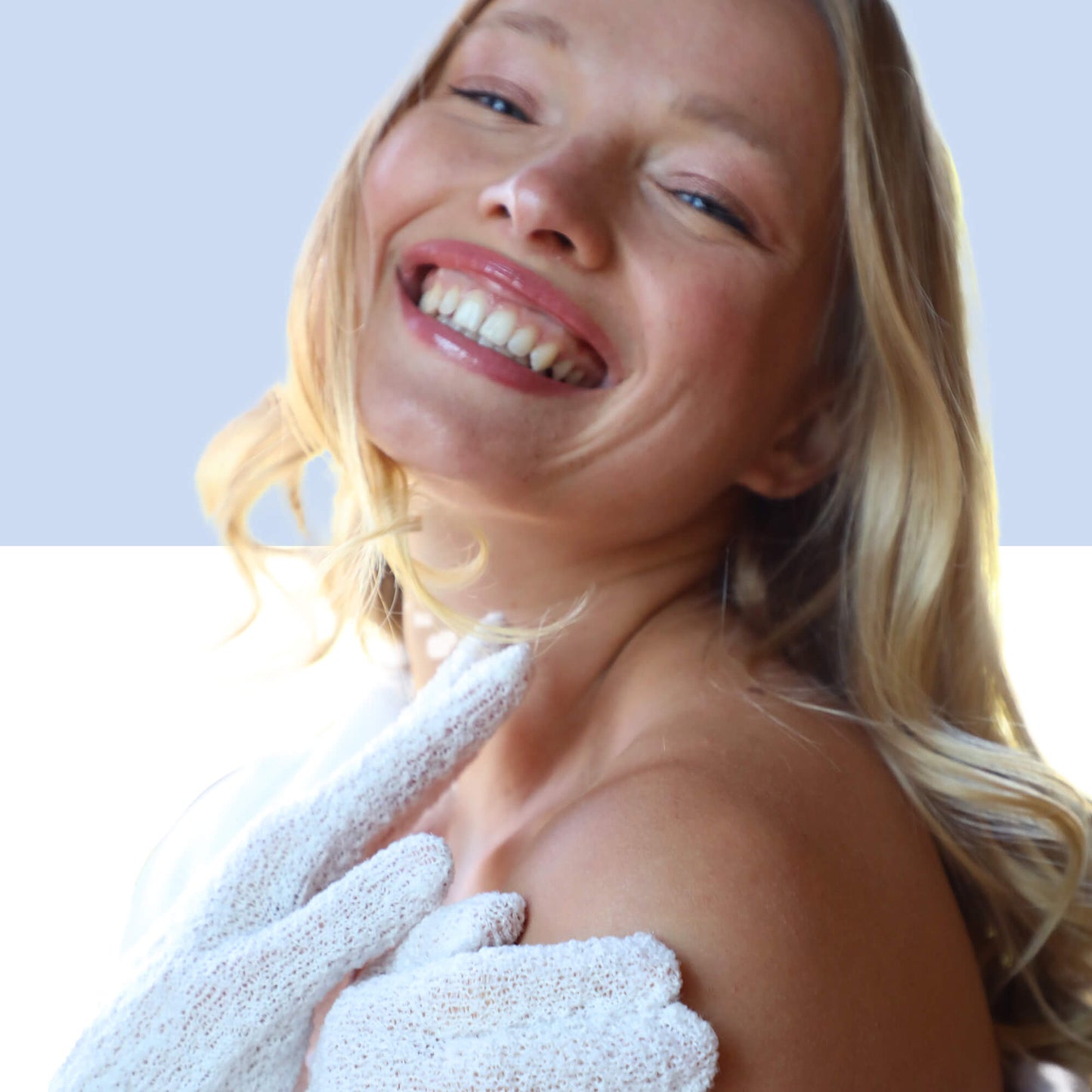 Afterspa Exfoliating Gloves _ to exfoliate the body.